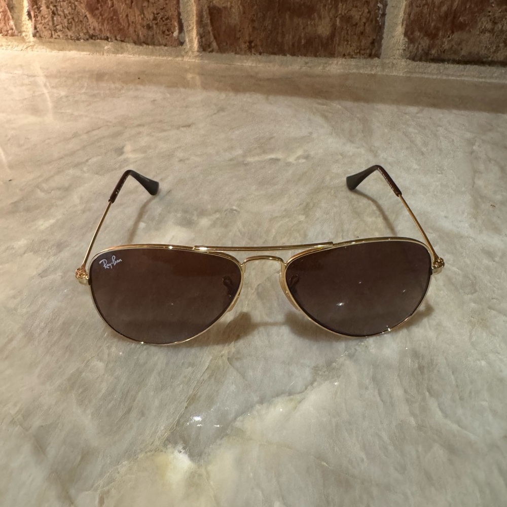 Youth Ray-Ban Gold Frame Aviator Sunglasses with Brown Lenses - Picture 2 of 8